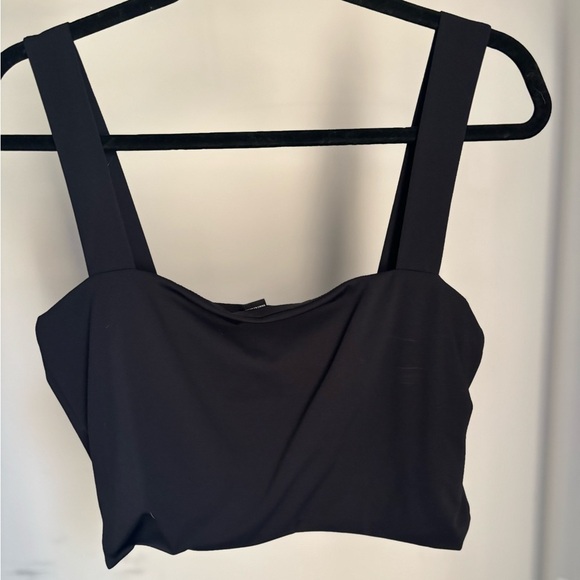 Chic Black Wide Strap Crop Top - Picture 2 of 3